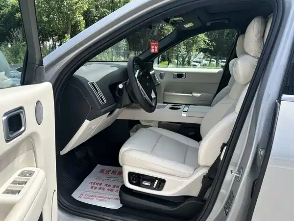 Li Auto L8 2025