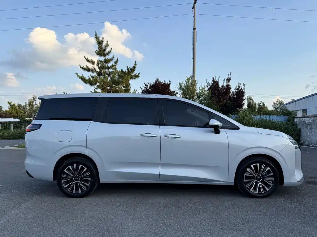 Wuling Starlight 730 New Energy 2025 — фото 7