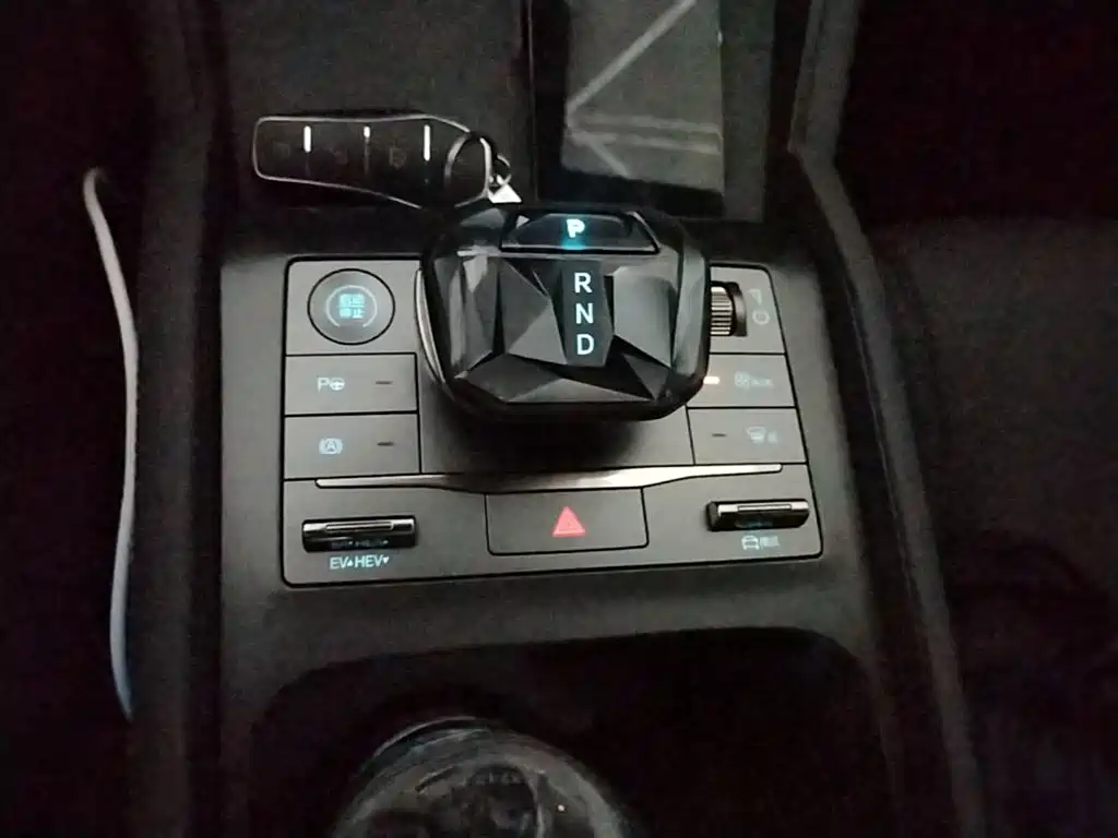 BYD Qin L 2025 — фото 14