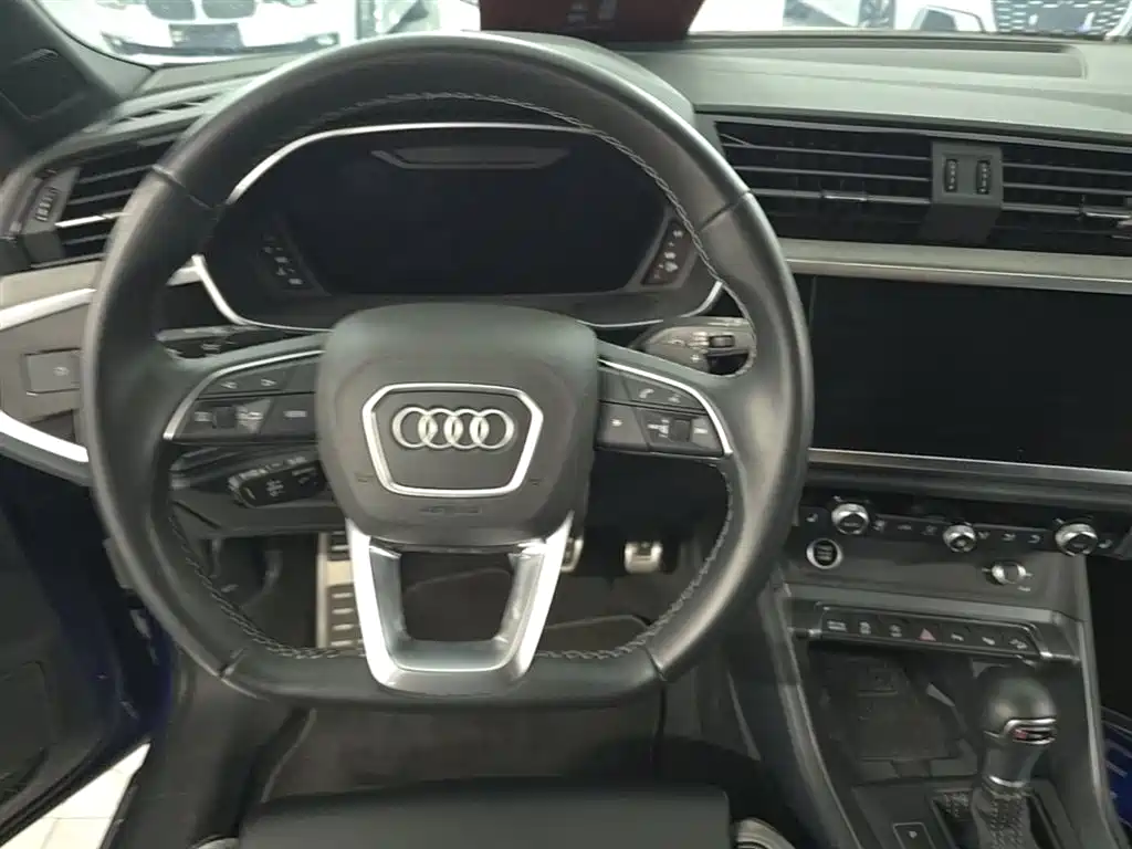 Audi Q3 2023 — фото 11
