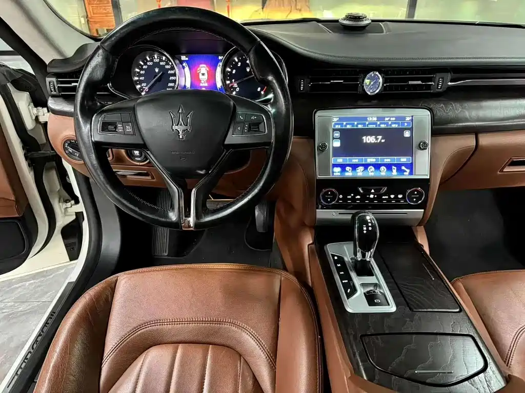 Maserati Quattroporte 2017 — фото 12