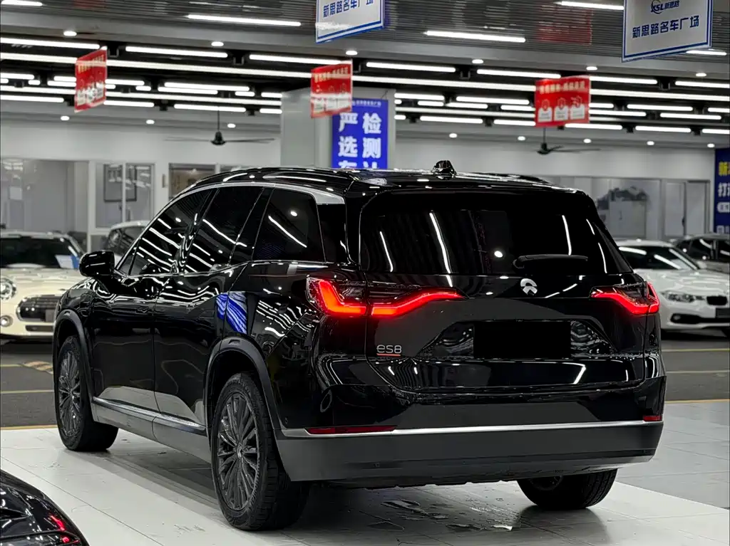 NIO ES8 2022
