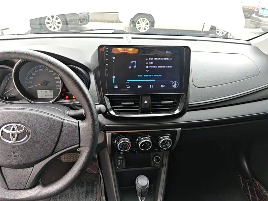 Toyota Yaris L 2019 — фото 13