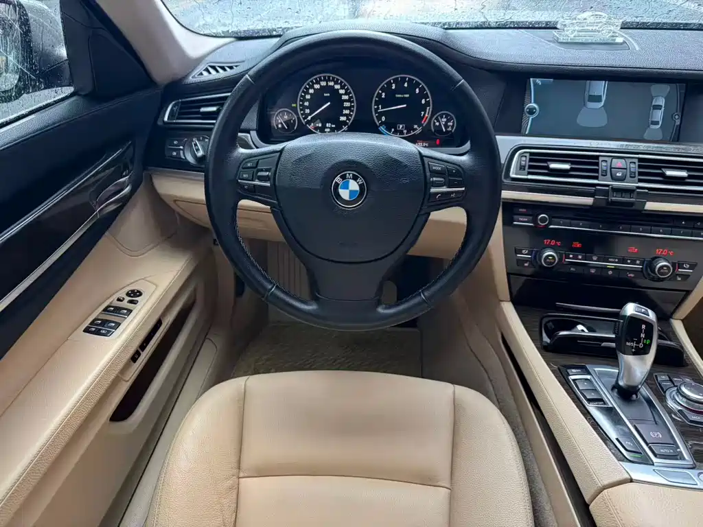 BMW 7 Series 2011 — фото 16