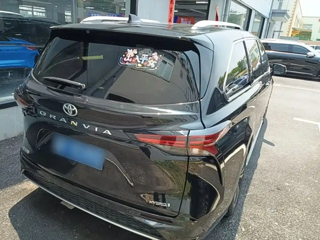Toyota Granvia 2024