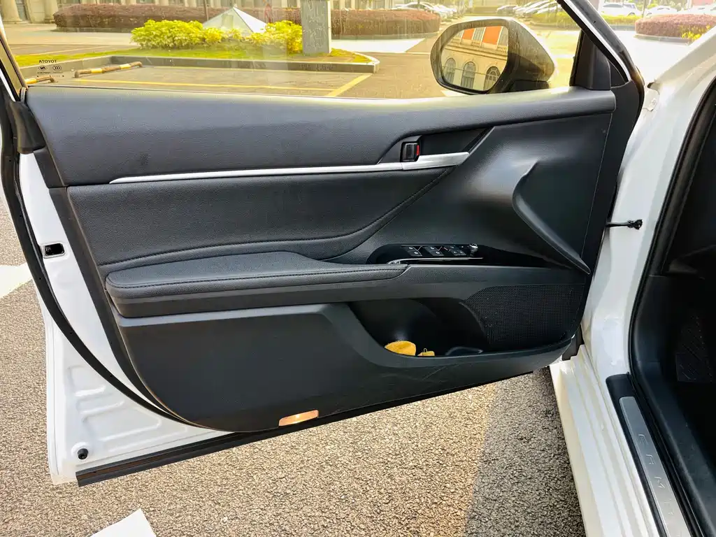 Toyota Camry 2018 — фото 13
