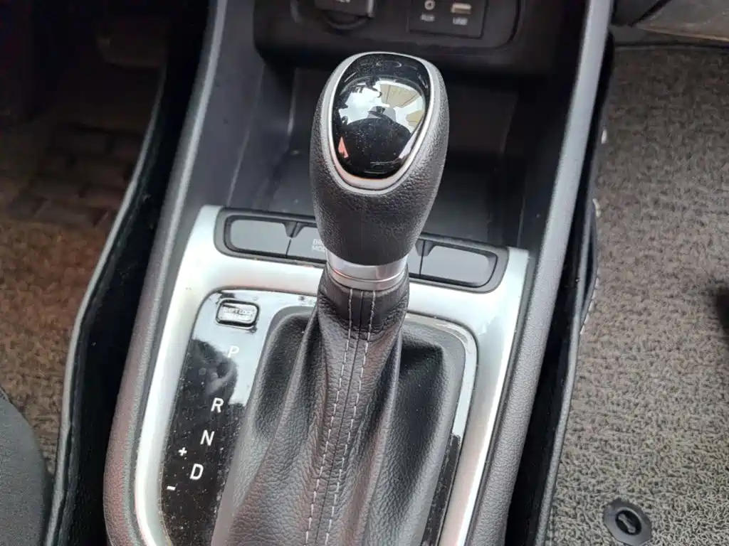 Hyundai Elantra 2018 — фото 14