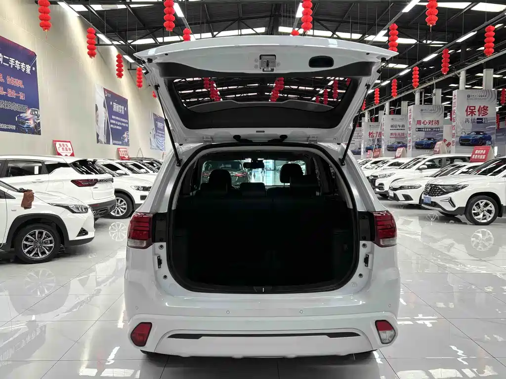 Mitsubishi Outlander 2022 — фото 19