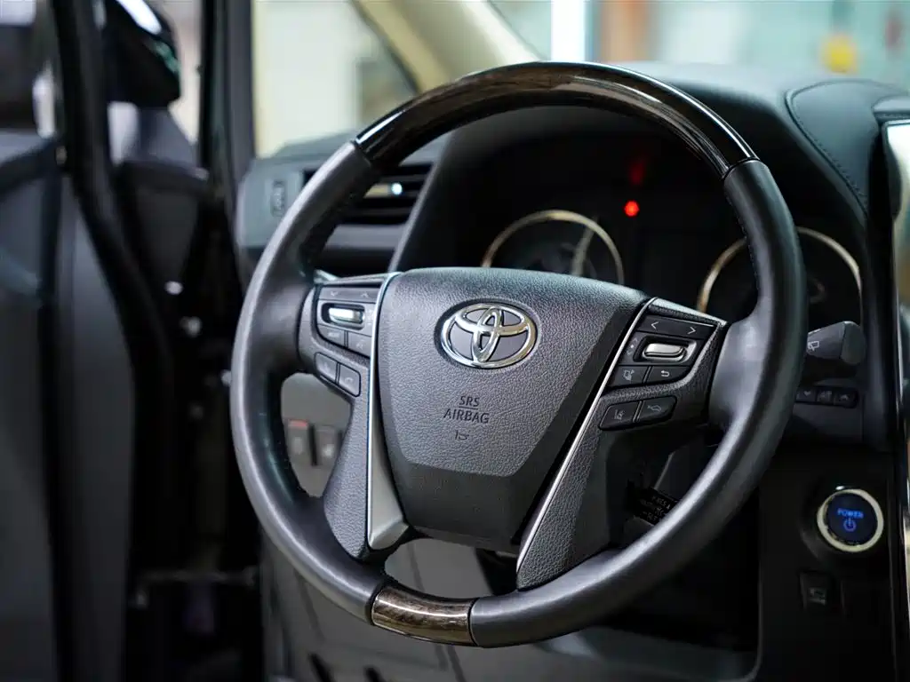 Toyota Alphard 2023 — фото 49