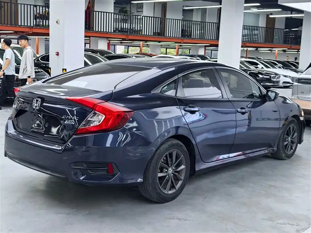 Honda Civic 2020 — фото 18