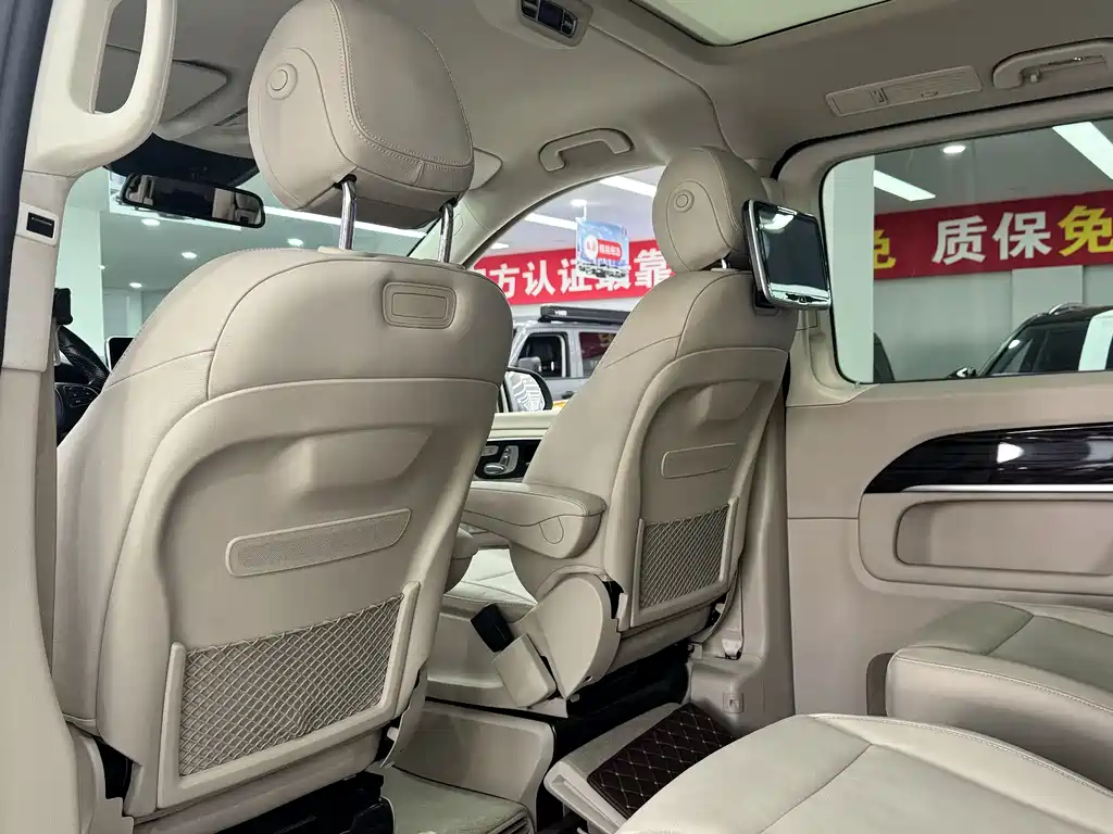 Mercedes-Benz V-Class 2018 — фото 11