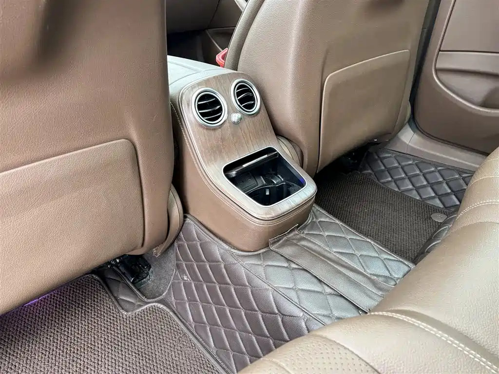 Mercedes-Benz E-Class 2022 — фото 13