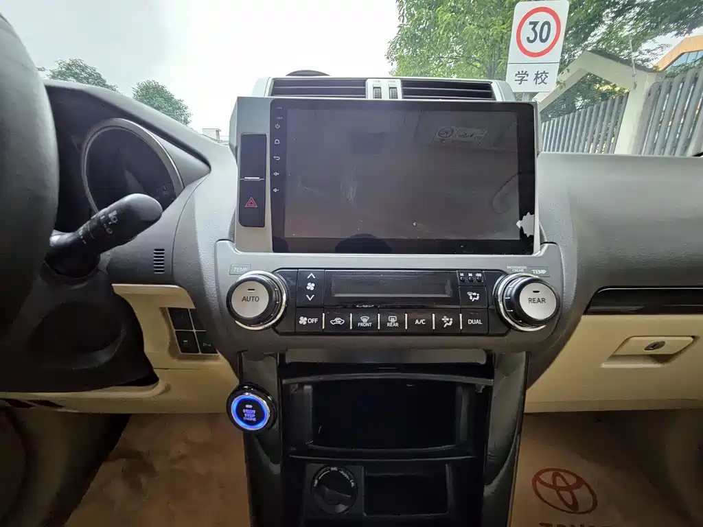 Toyota Prado 2015 — фото 10