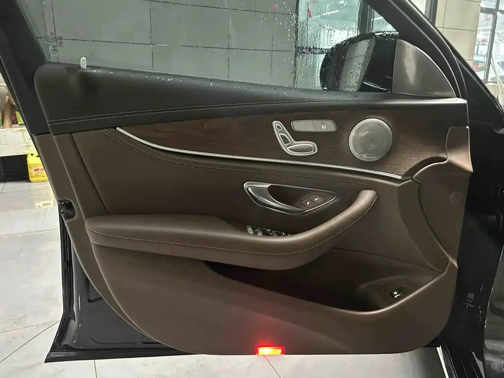 Mercedes-Benz E-Class 2022 — фото 11