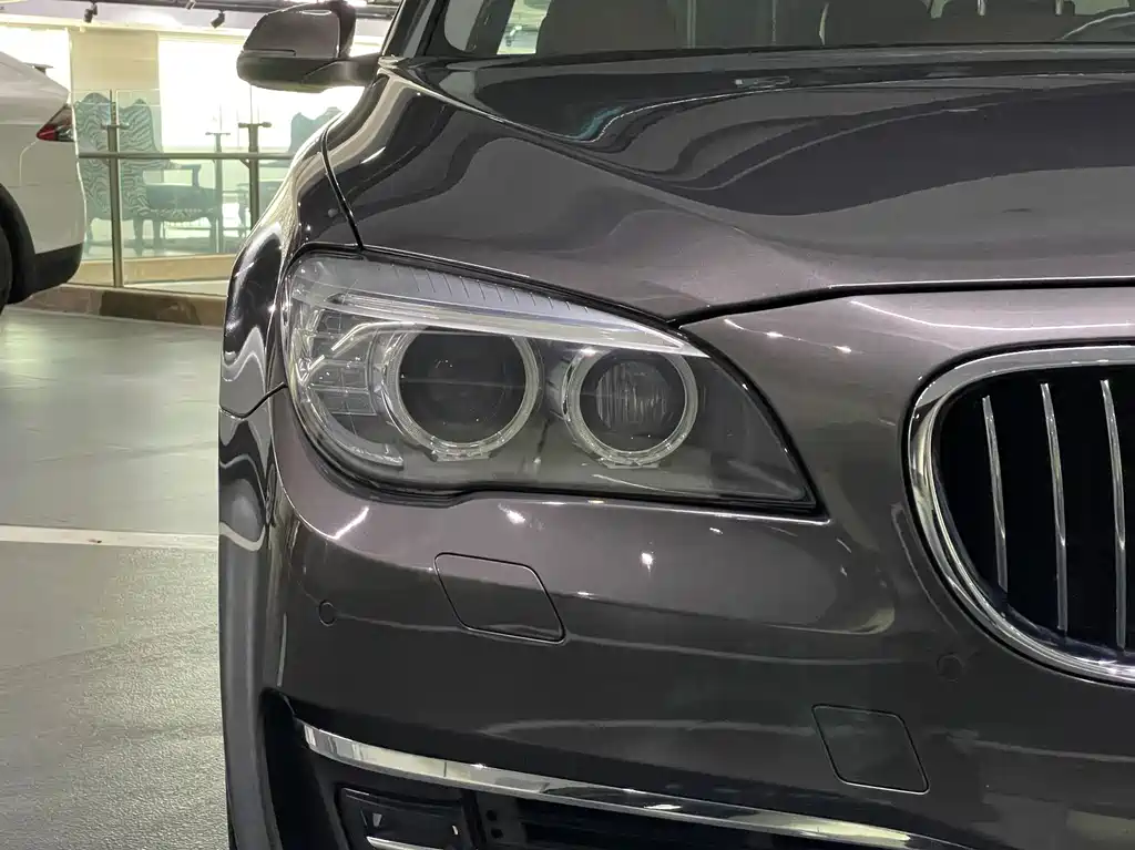 BMW 7 Series 2013 — фото 8