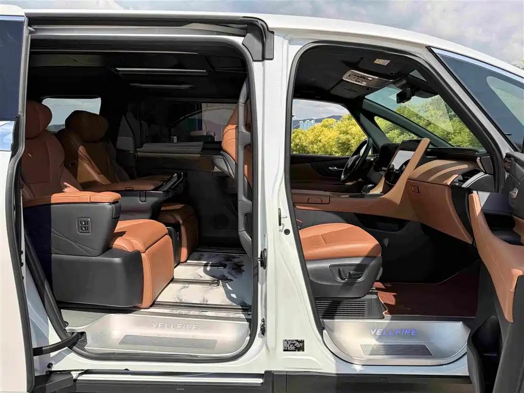 Toyota Vellfire 2024 — фото 14