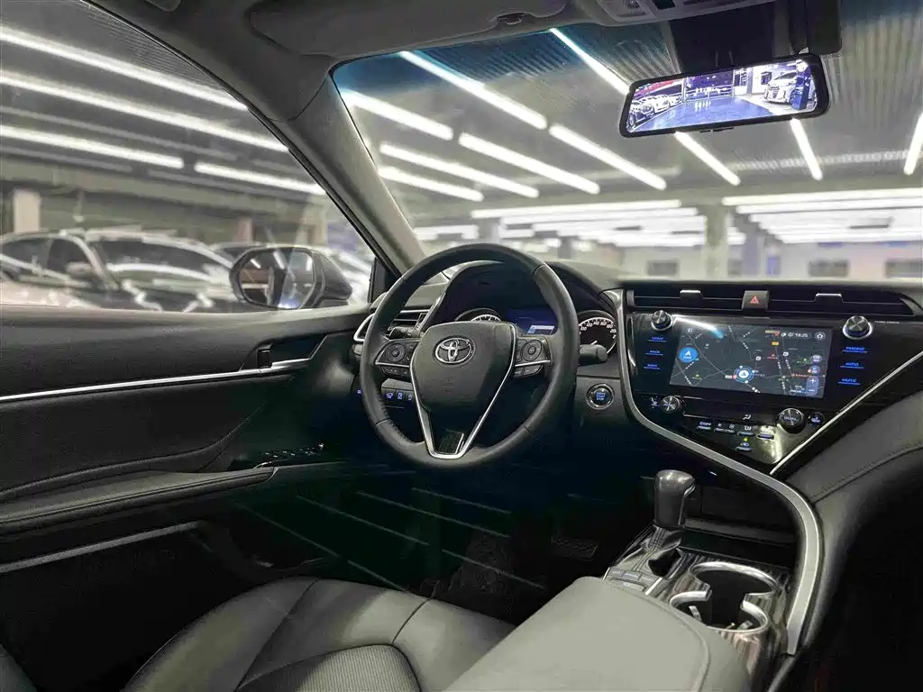 Toyota Camry 2020 — фото 13