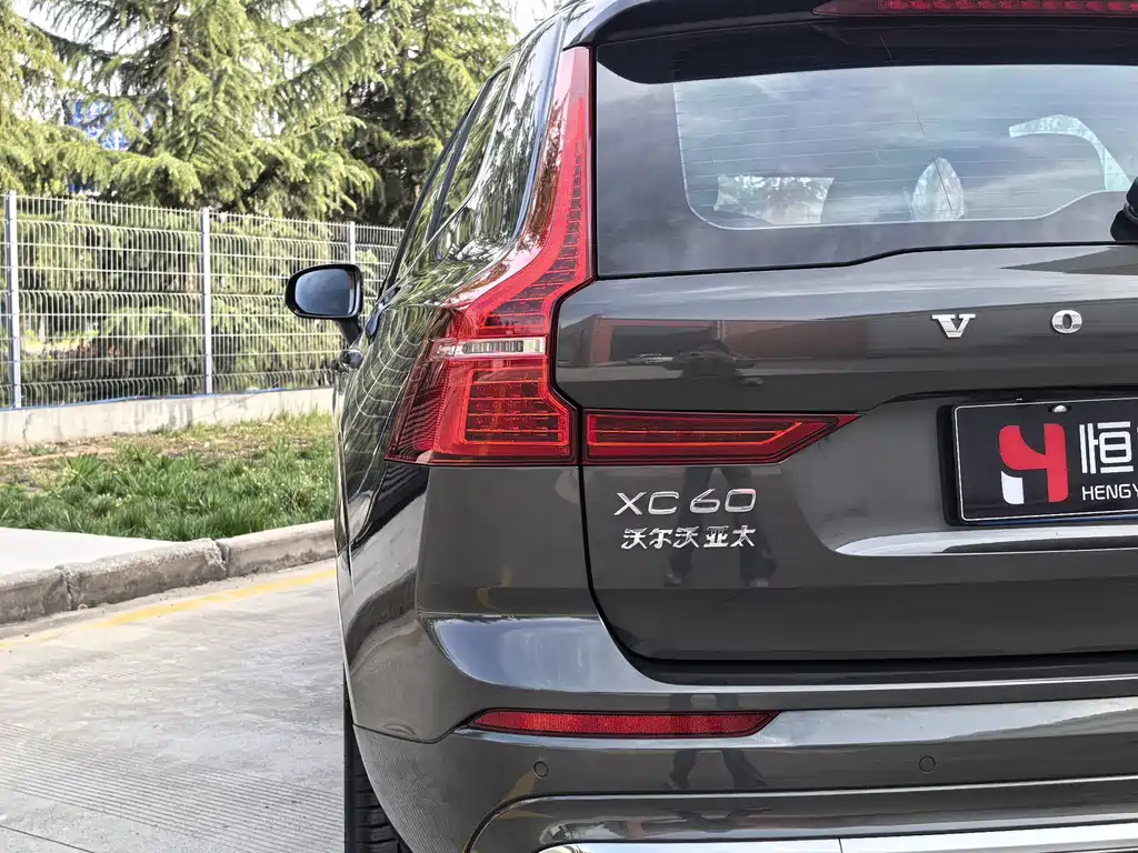 Volvo XC60 2022 — фото 20