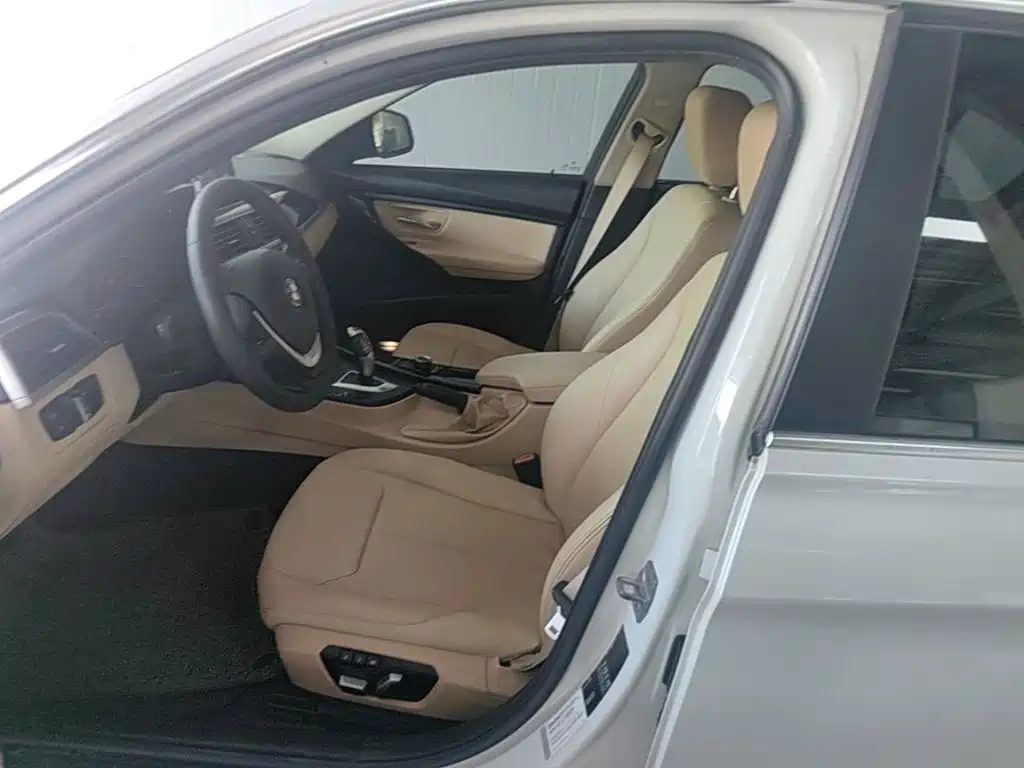 BMW 3 Series 2017 — фото 15