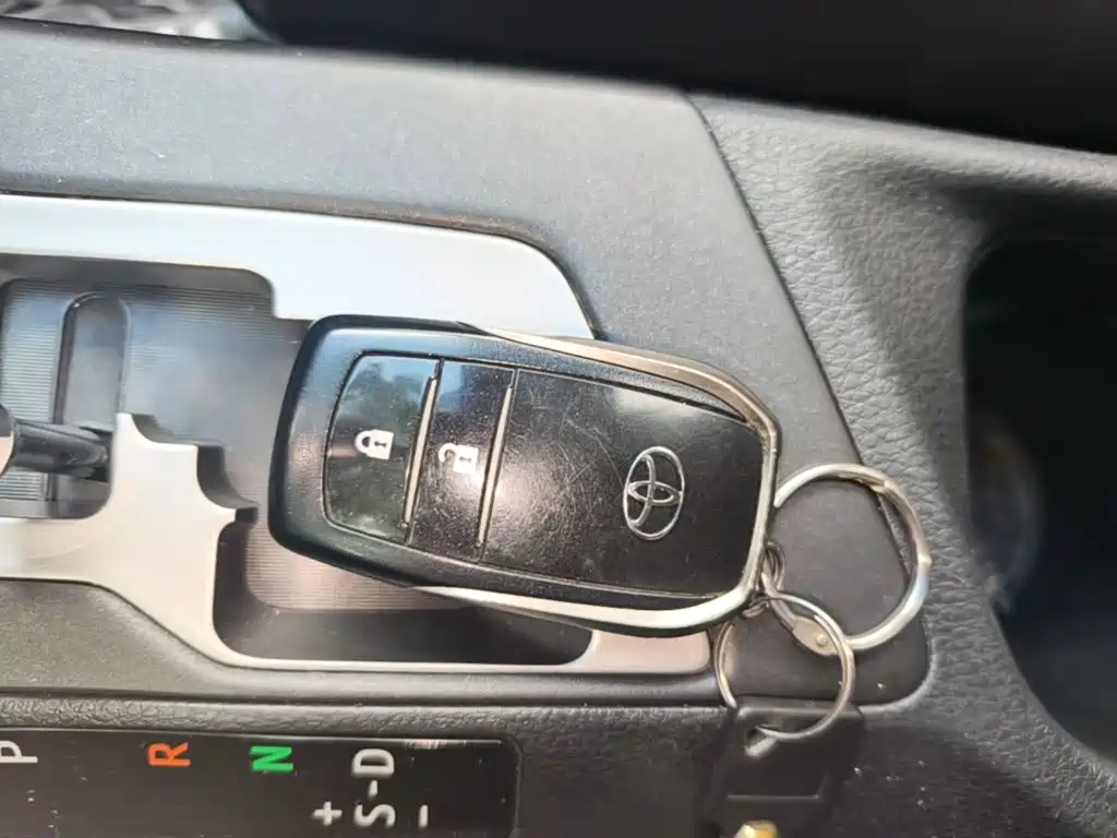 Toyota RAV4 2017 — фото 9