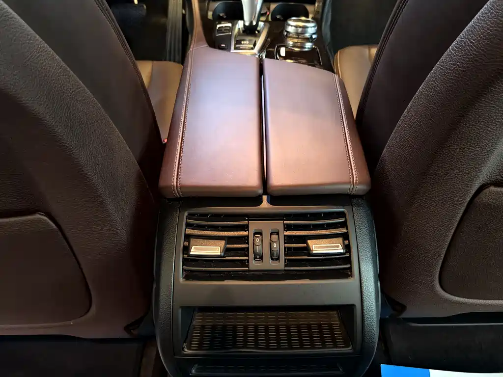BMW 5 Series 2017 — фото 14