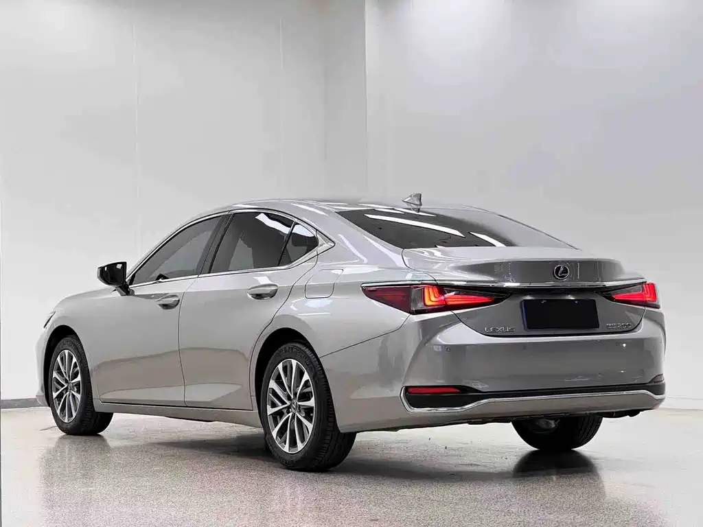 Lexus ES 2022 — фото 28