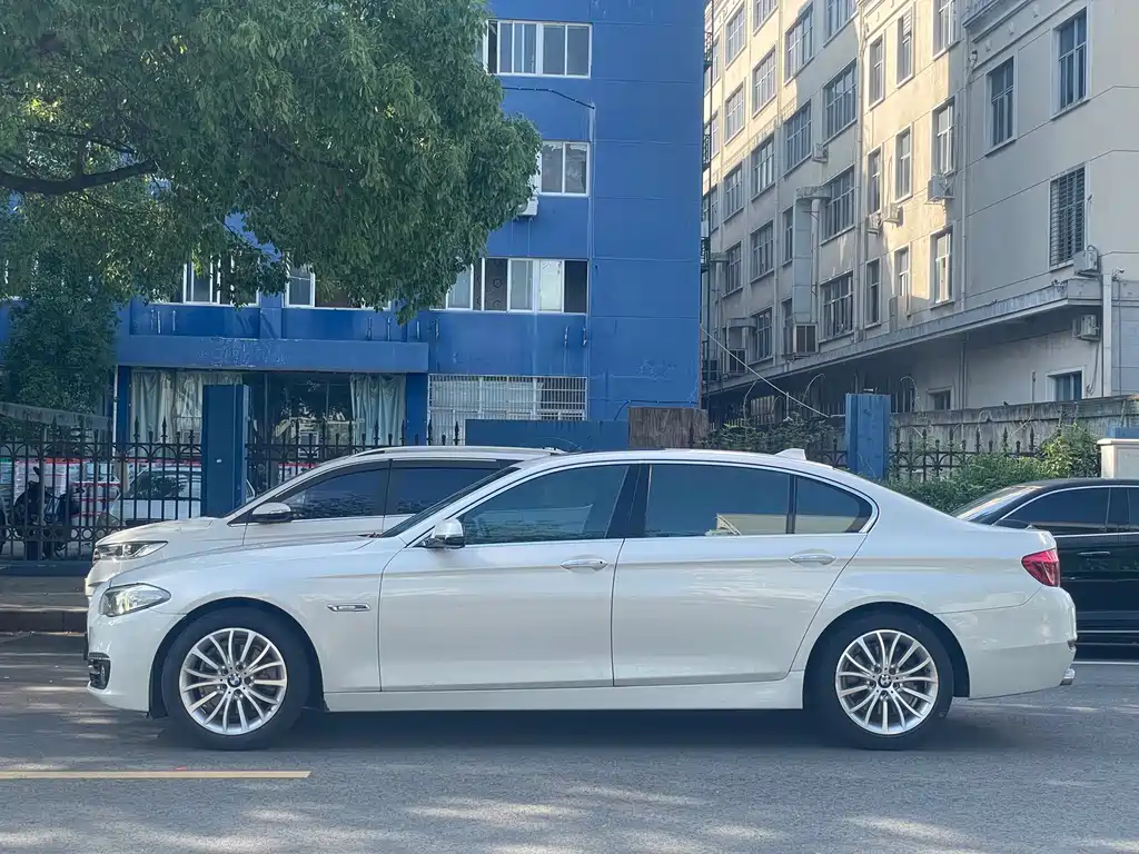 BMW 5 Series 2017 — фото 3