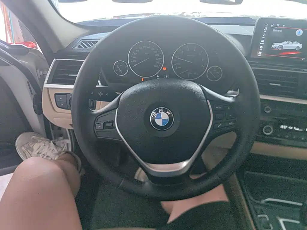BMW 3 Series 2017 — фото 11