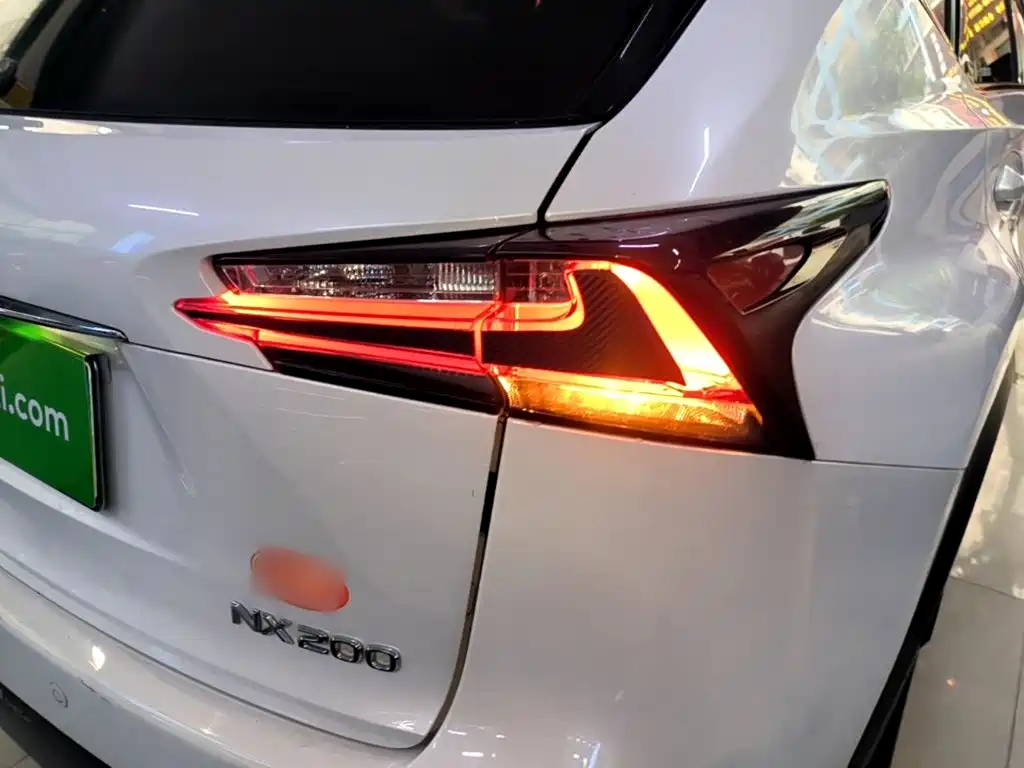 Lexus NX 2017 — фото 8