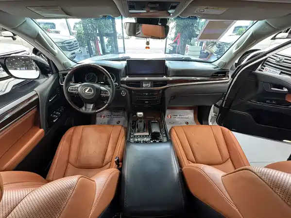 Lexus LX 2017