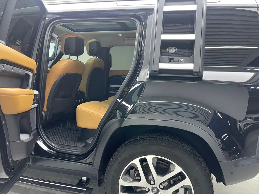 Land Rover Defender 2024 — фото 17