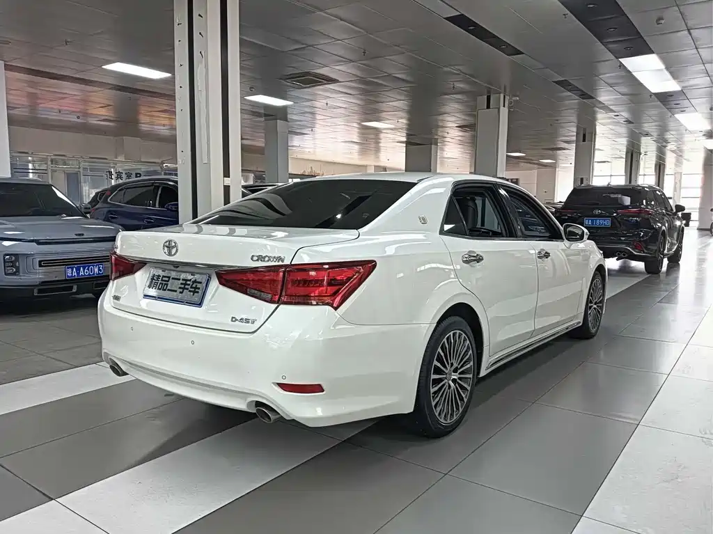 Toyota Crown 2018 — фото 10