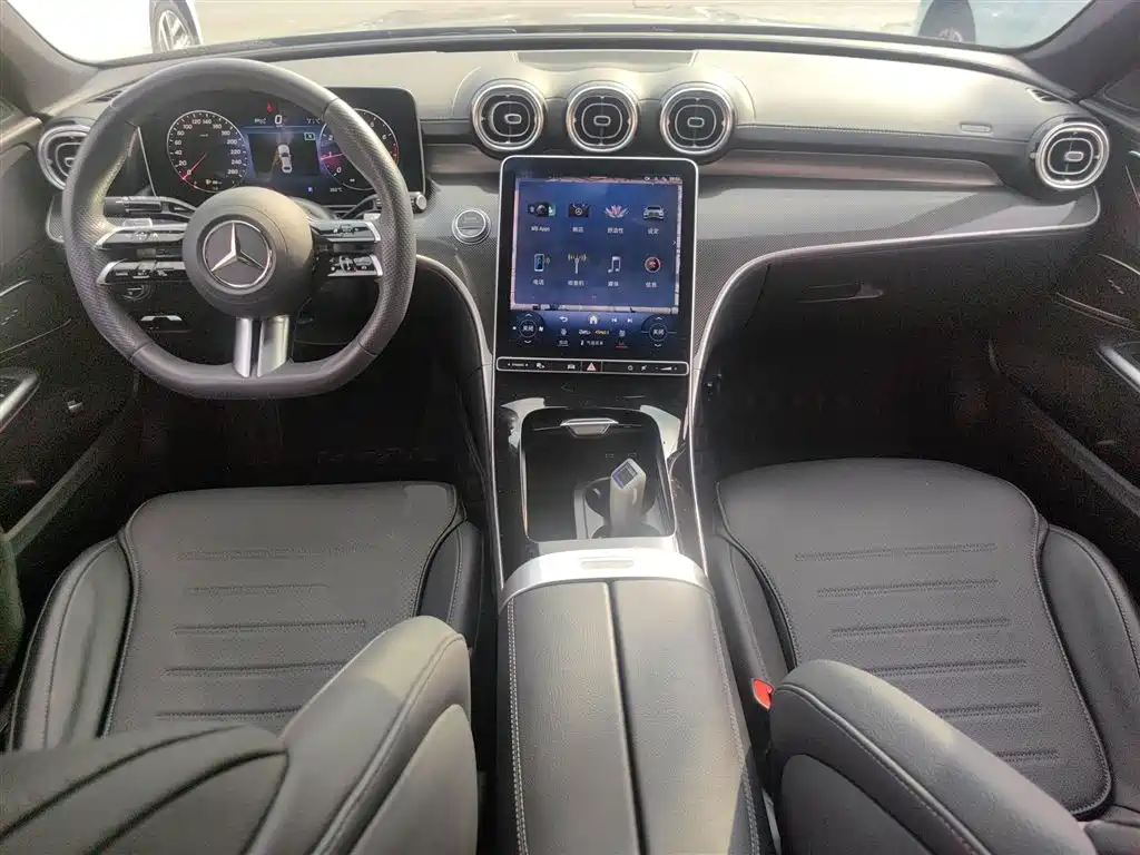 Mercedes-Benz C-Class 2023 — фото 3