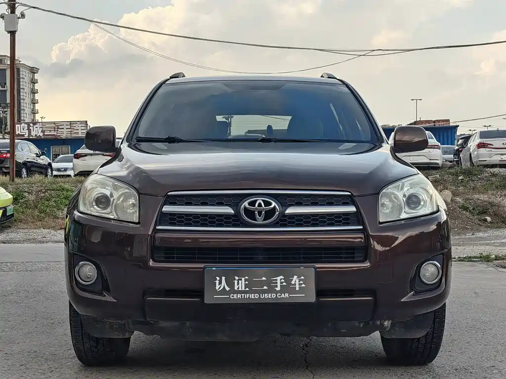 Toyota RAV4 2012 — фото 2