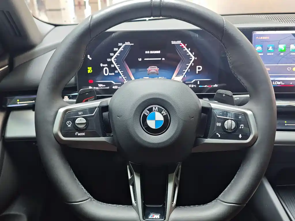 BMW 5 Series 2025 — фото 16