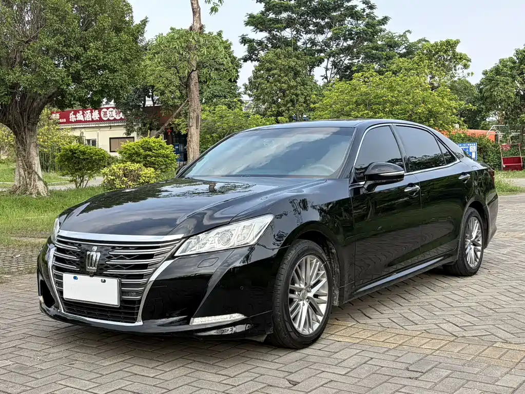 Toyota Crown 2017 — фото 1