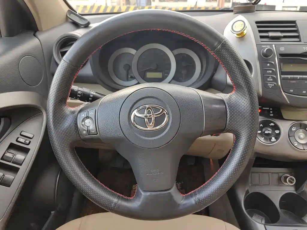Toyota RAV4 2012 — фото 15