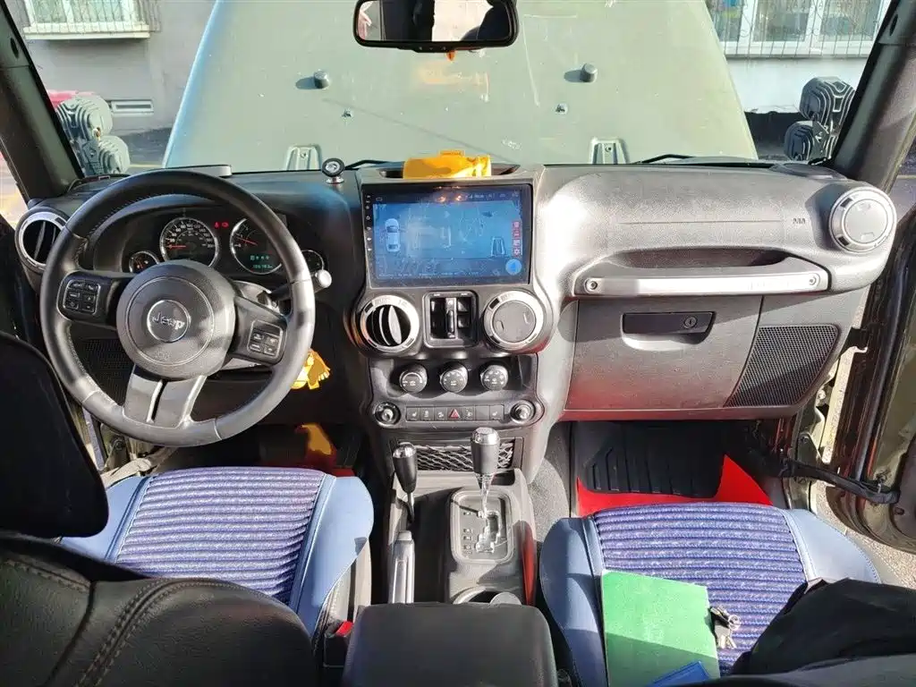 Jeep Wrangler 2015 — фото 12