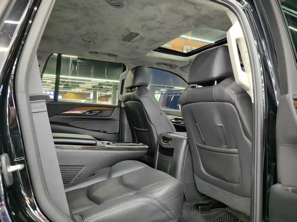 Cadillac Escalade 2017 — фото 13