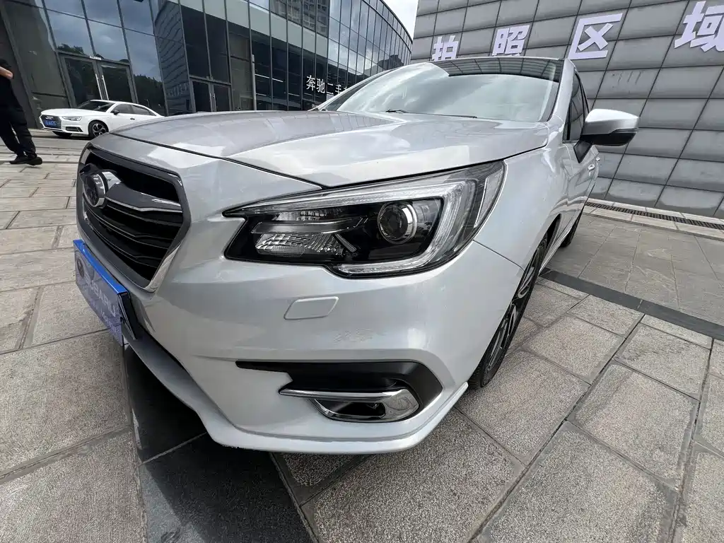 Subaru Legacy 2018 — фото 20