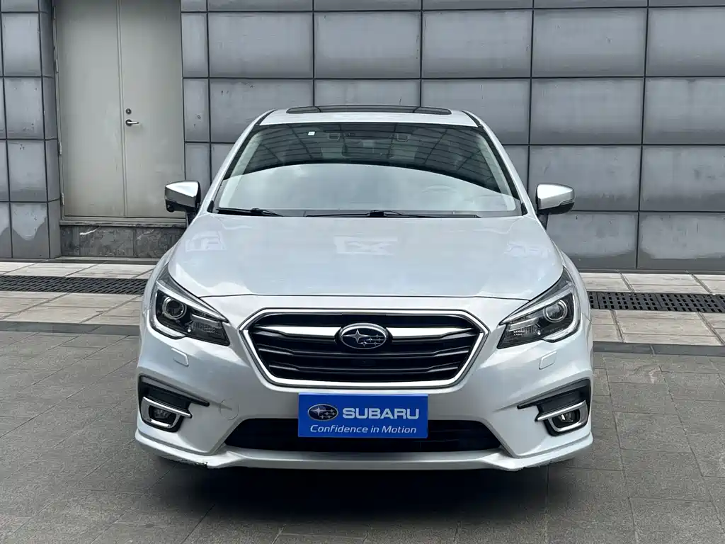 Subaru Legacy 2018 — фото 2