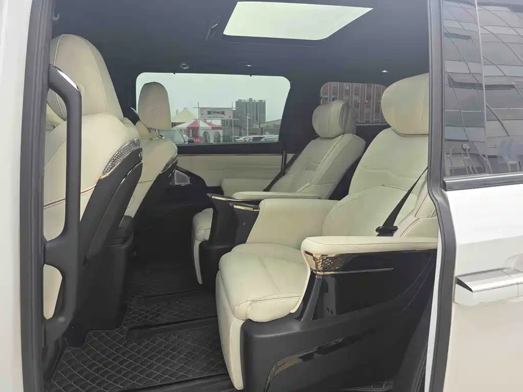 GAC Motor Trumpchi M8 2023 — фото 9