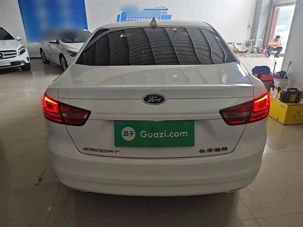 Ford Escort 2018 — фото 6