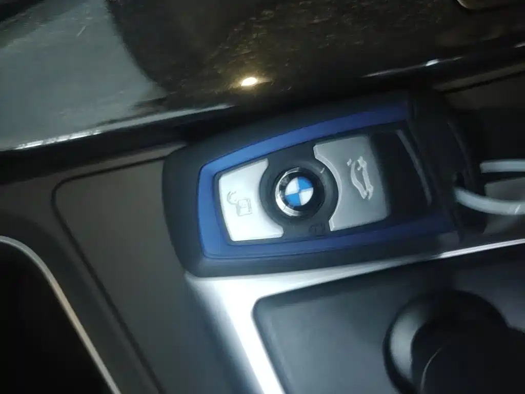 BMW 3 Series 2019 — фото 17