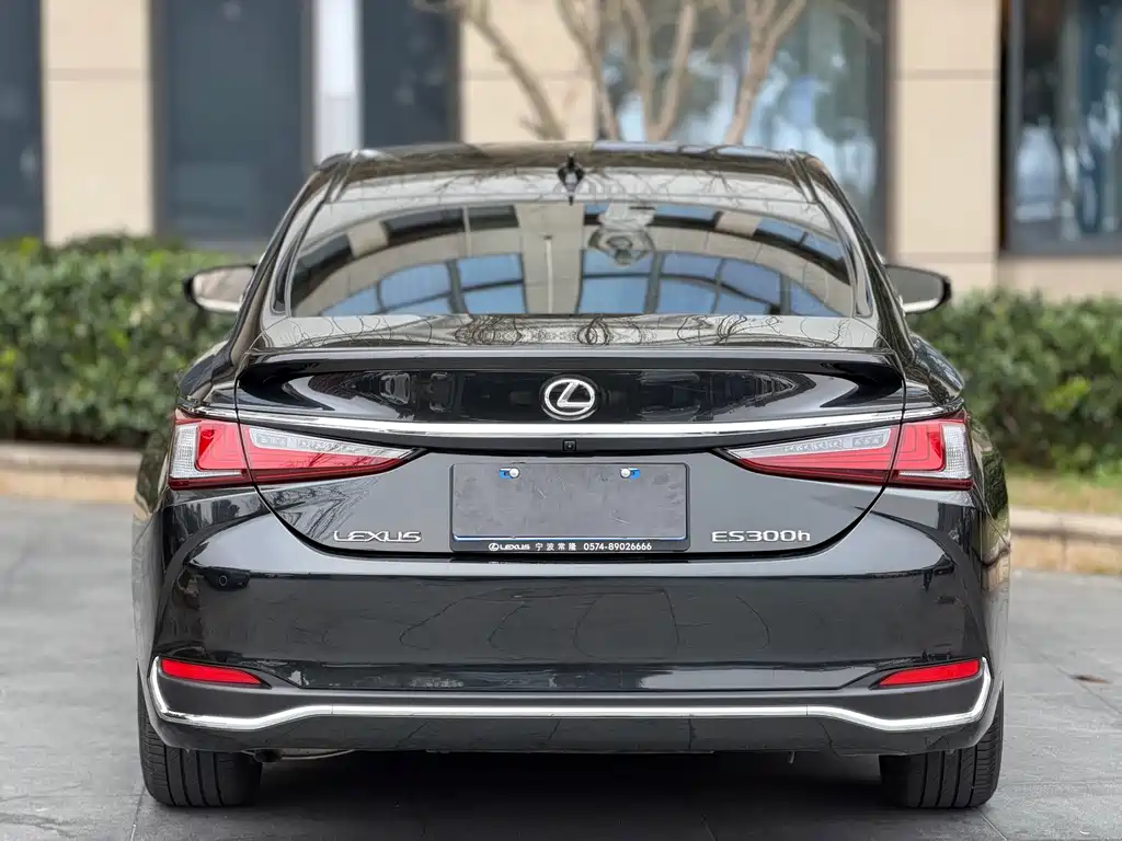 Lexus ES 2020 — фото 10