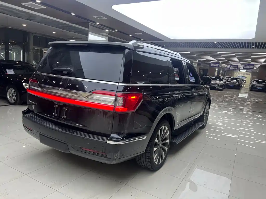 Lincoln Navigator 2018 — фото 10