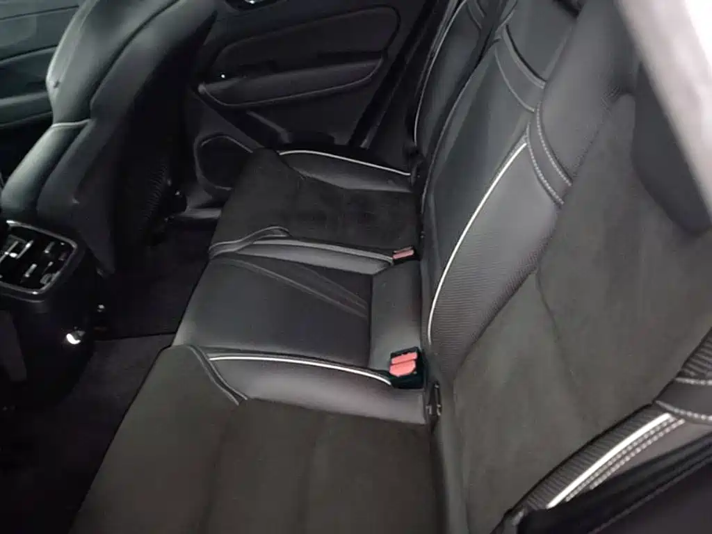 Volvo XC60 2018 — фото 13