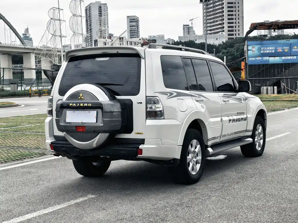 Mitsubishi Pajero 2019 — фото 7