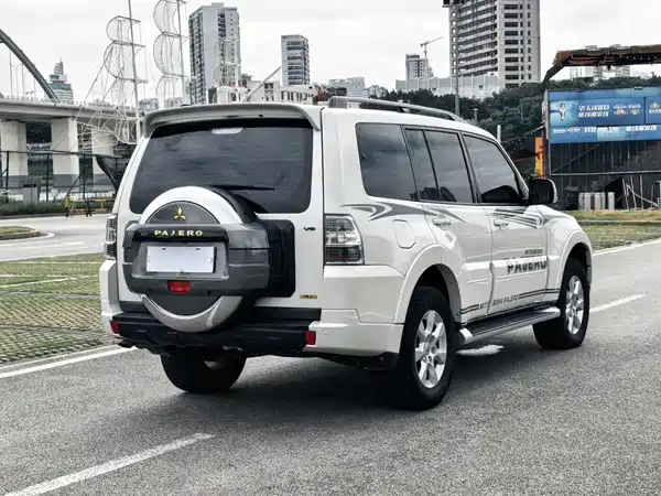 Mitsubishi Pajero 2019