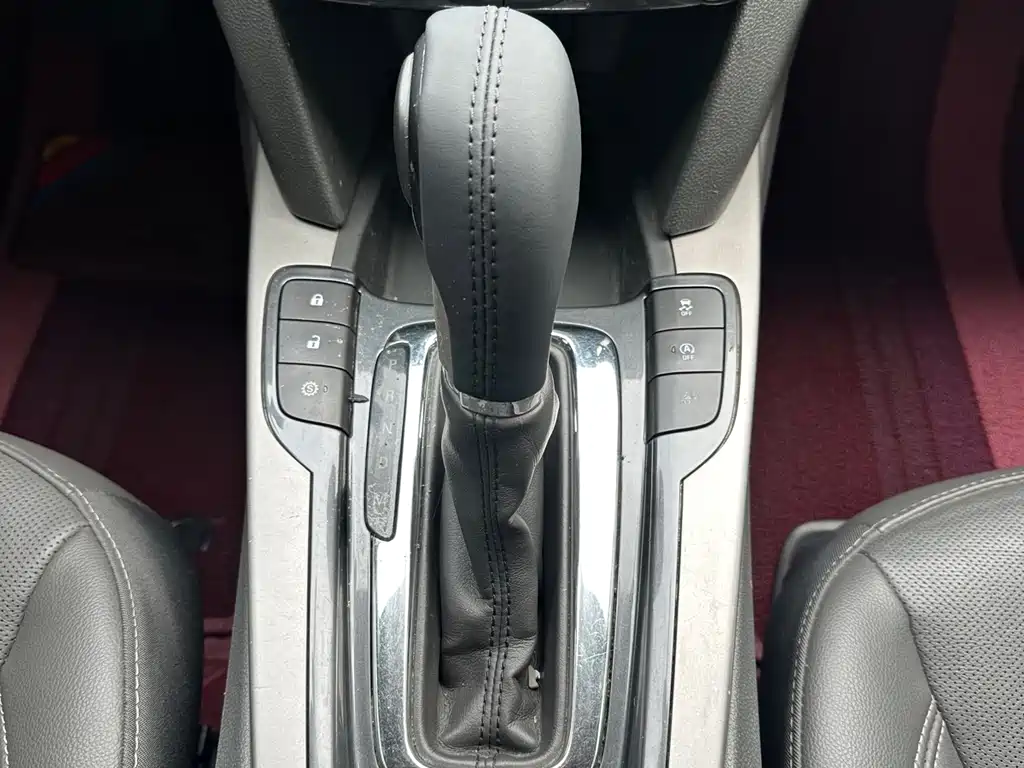 Chevrolet Malibu 2018 — фото 16